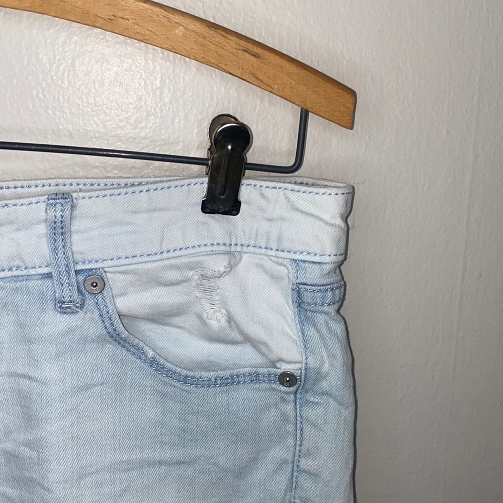 🎲Light wash Premium Denim cut offs!